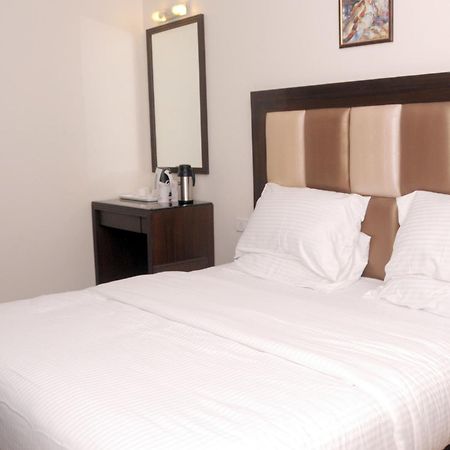 Hotel Prems Paradise Амритсар Екстериор снимка