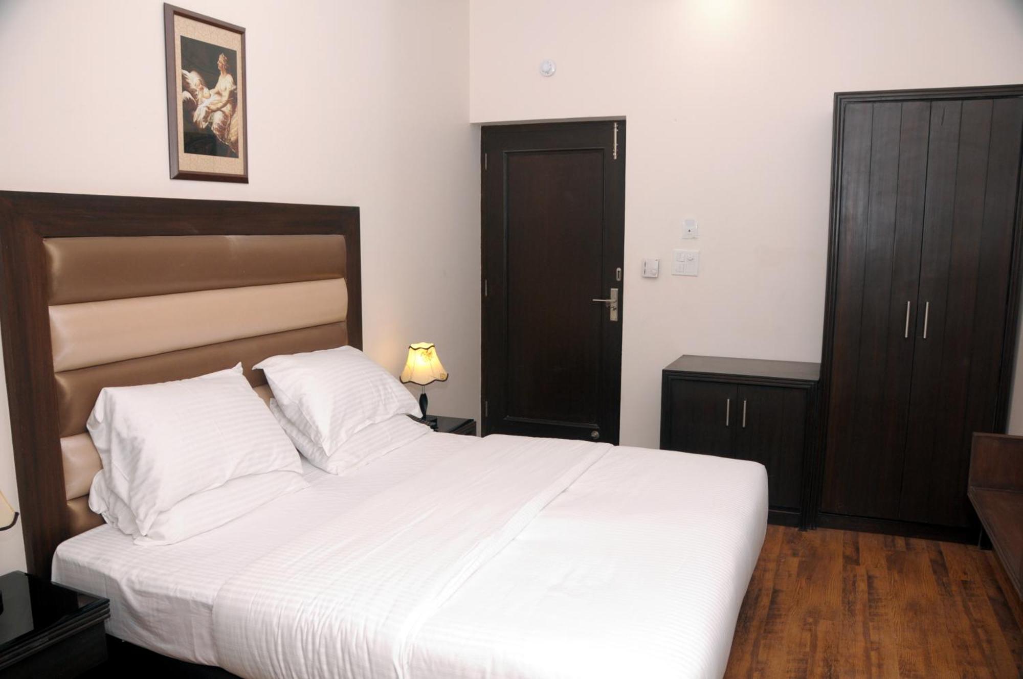 Hotel Prems Paradise Амритсар Екстериор снимка