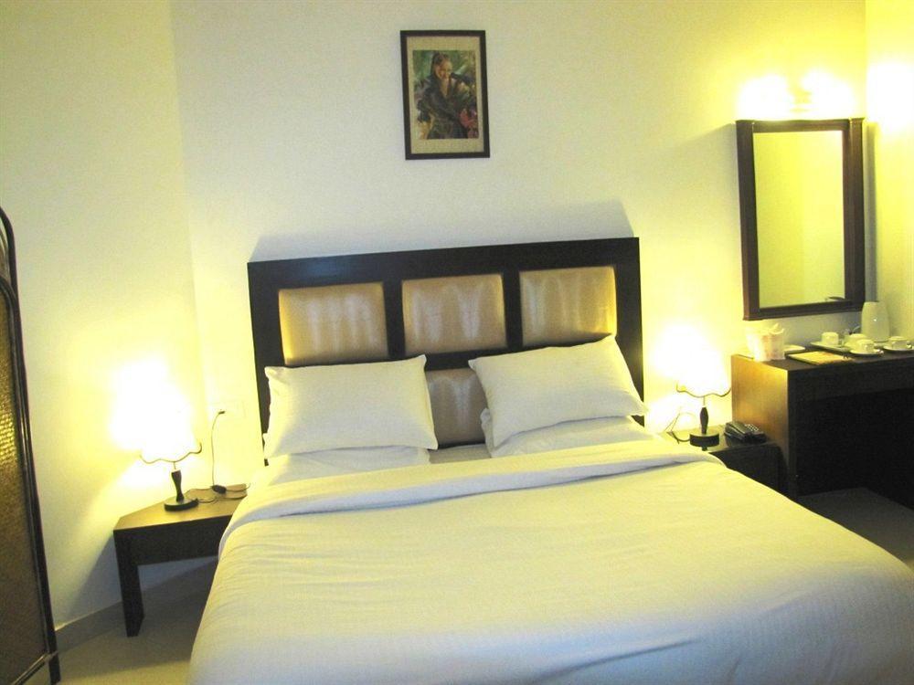 Hotel Prems Paradise Амритсар Екстериор снимка