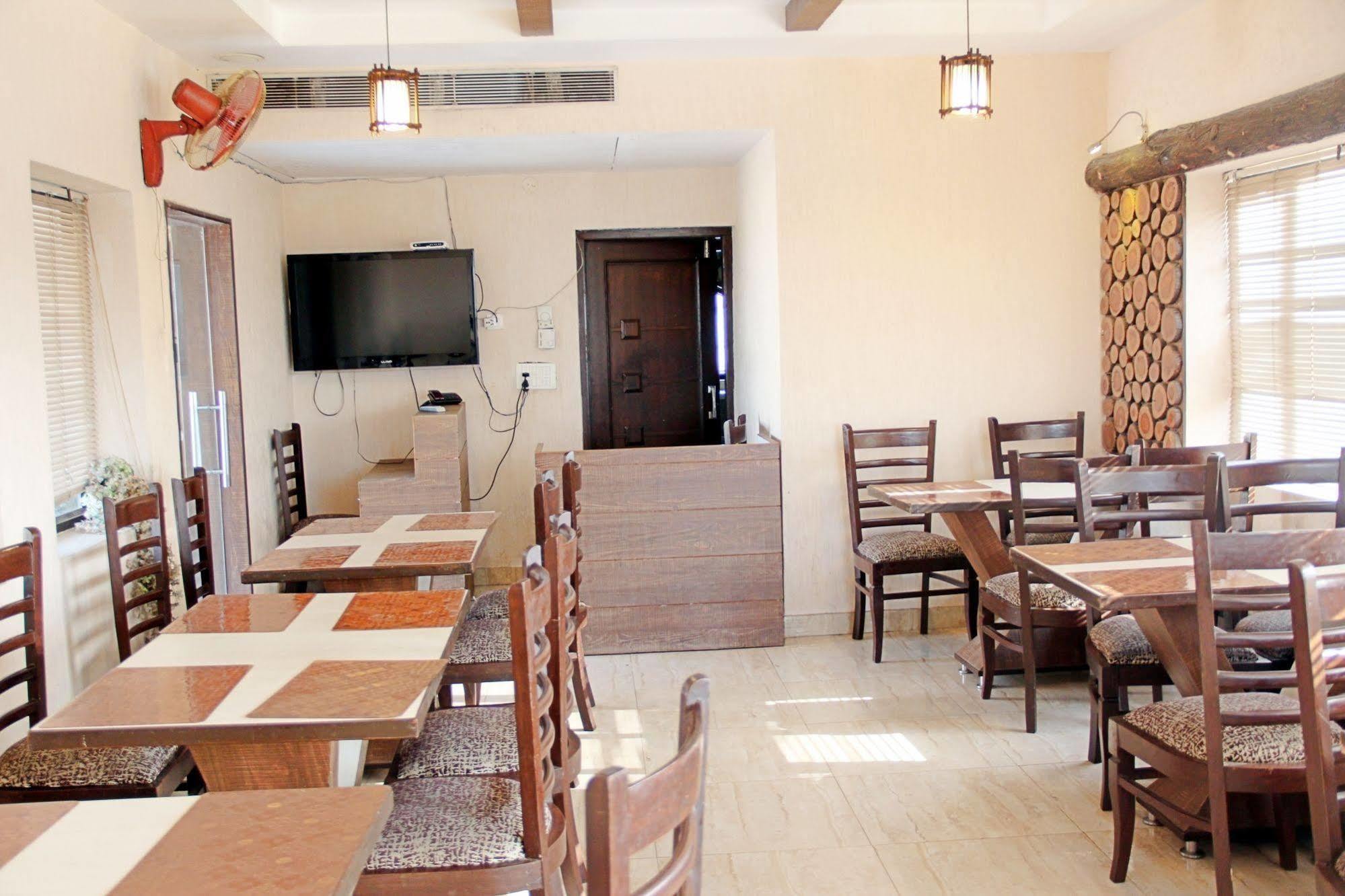 Hotel Prems Paradise Амритсар Екстериор снимка
