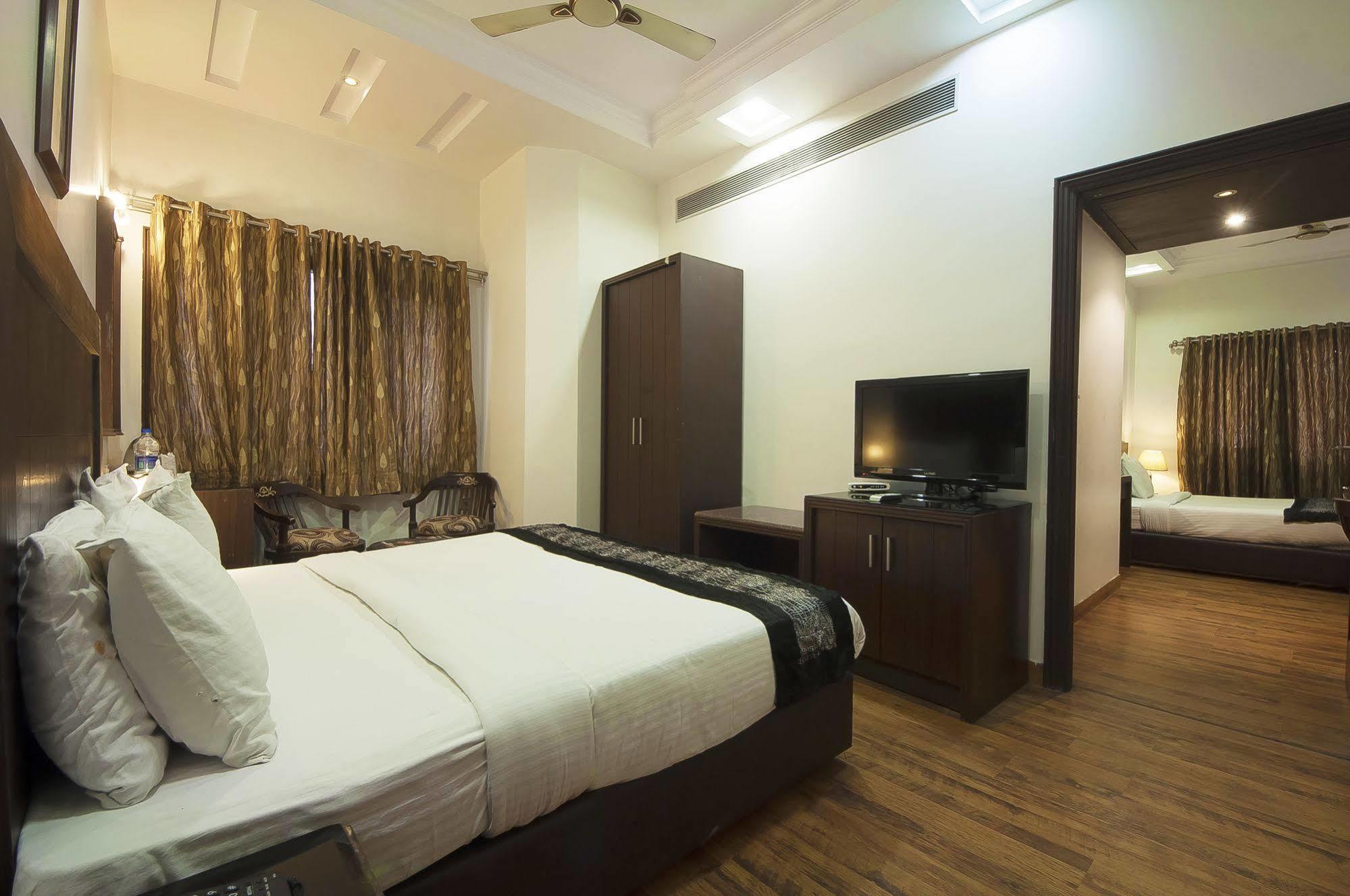 Hotel Prems Paradise Амритсар Екстериор снимка