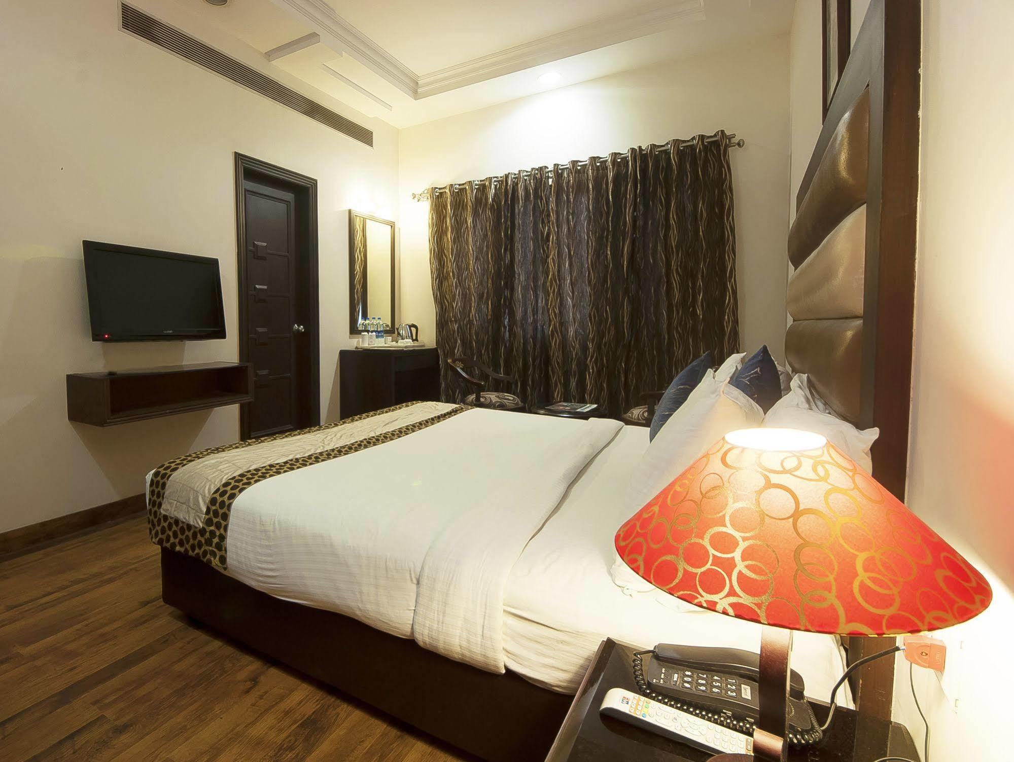 Hotel Prems Paradise Амритсар Екстериор снимка
