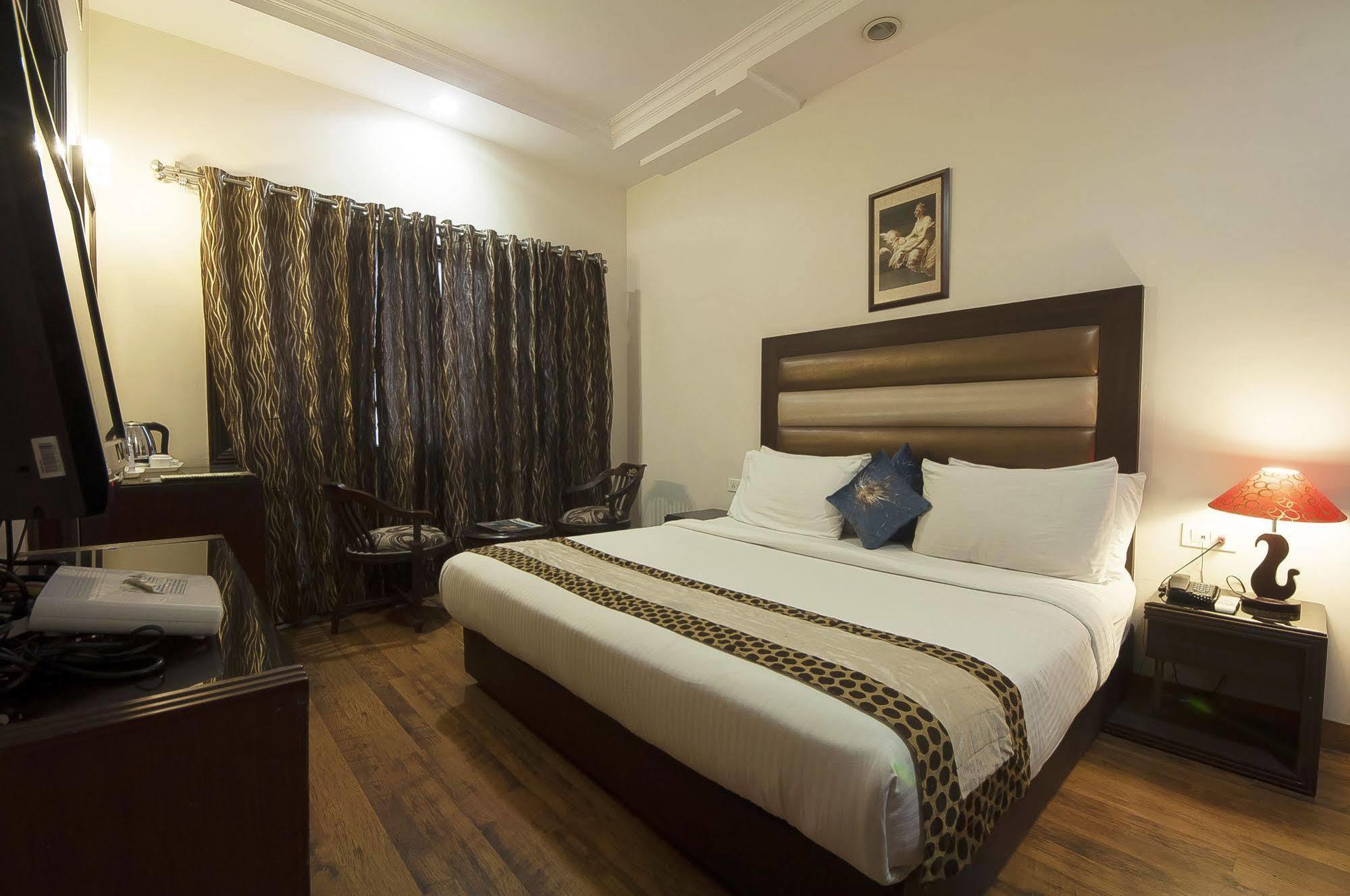 Hotel Prems Paradise Амритсар Екстериор снимка